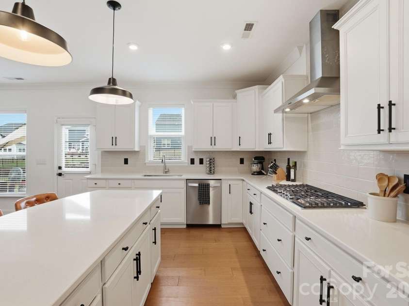 11016 Larkslea Lane, Charlotte, NC 28278.  MLS# CAR4412060, YatesRealty ID 5832. 