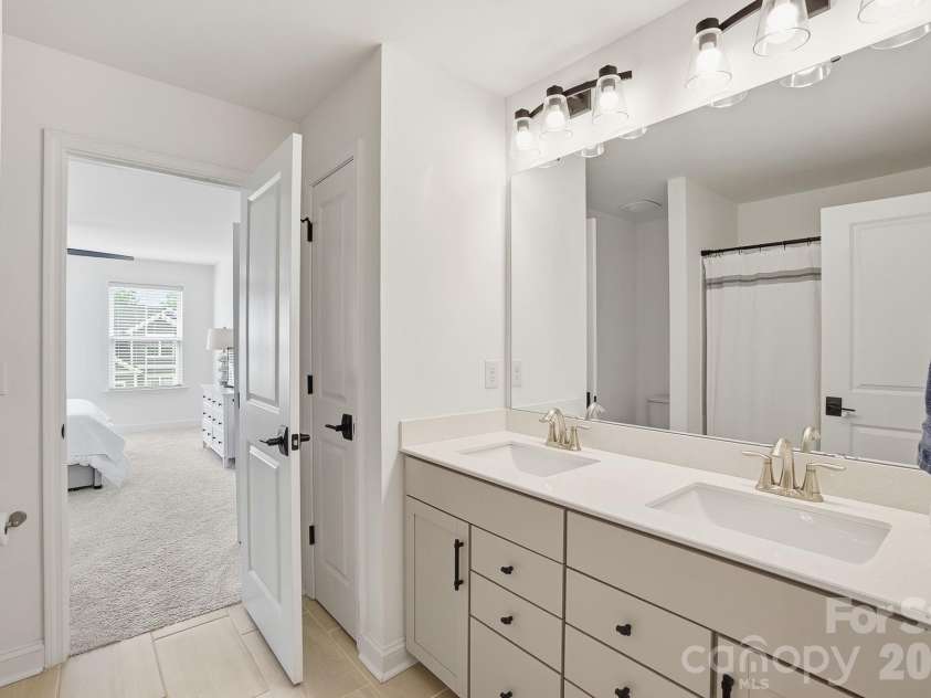 11016 Larkslea Lane, Charlotte, NC 28278.  MLS# CAR4412060, YatesRealty ID 5832. 