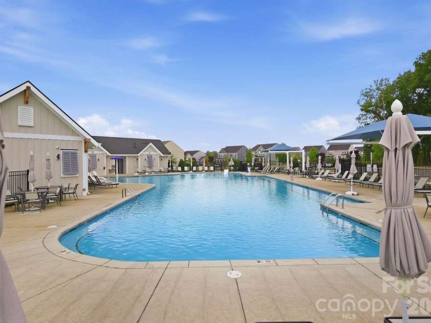11016 Larkslea Lane, Charlotte, NC 28278.  MLS# CAR4412060, YatesRealty ID 5832. 