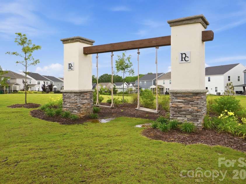 11016 Larkslea Lane, Charlotte, NC 28278.  MLS# CAR4412060, YatesRealty ID 5832. 