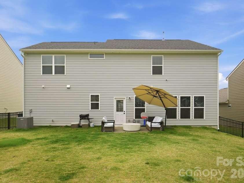 11016 Larkslea Lane, Charlotte, NC 28278.  MLS# CAR4412060, YatesRealty ID 5832. 