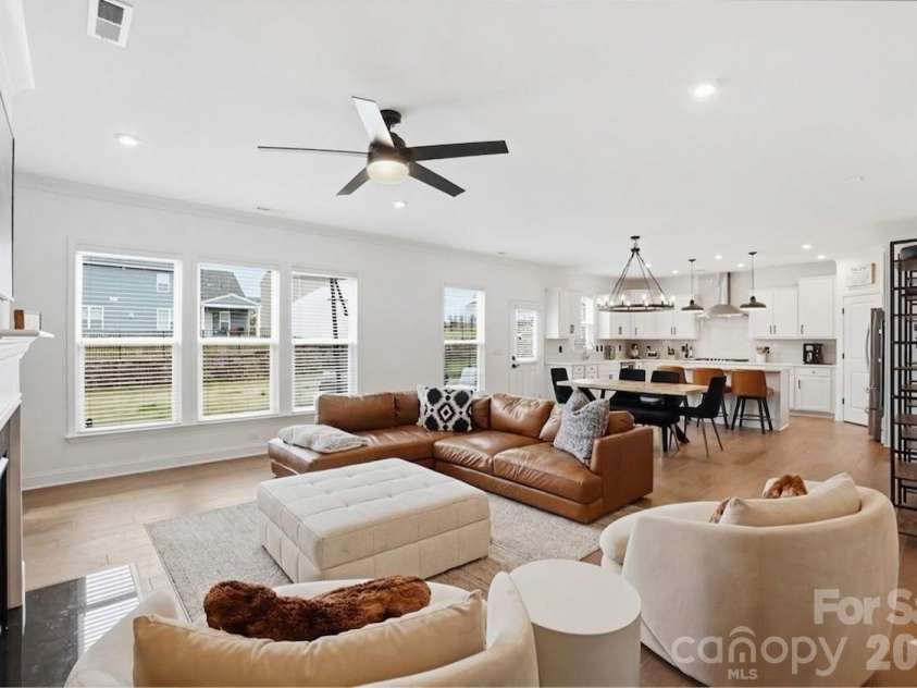 11016 Larkslea Lane, Charlotte, NC 28278.  MLS# CAR4412060, YatesRealty ID 5832. 