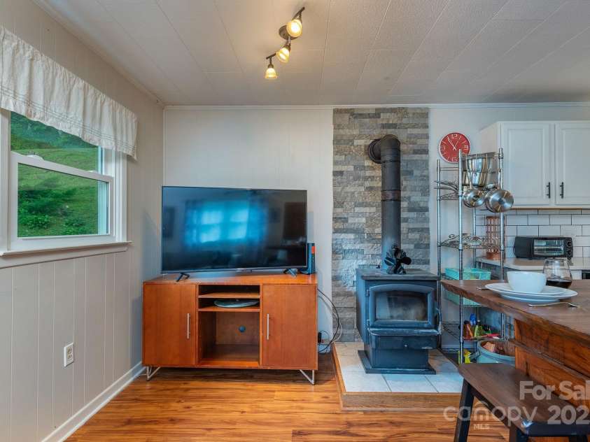 24 Baldridge Drive, Burnsville, NC 28714.  MLS# CAR4240901, YatesRealty ID 5832. 