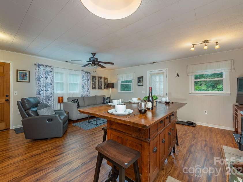 24 Baldridge Drive, Burnsville, NC 28714.  MLS# CAR4240901, YatesRealty ID 5832. 