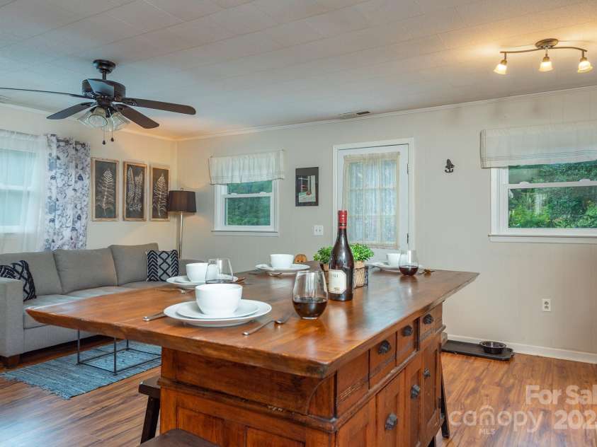 24 Baldridge Drive, Burnsville, NC 28714.  MLS# CAR4240901, YatesRealty ID 5832. 