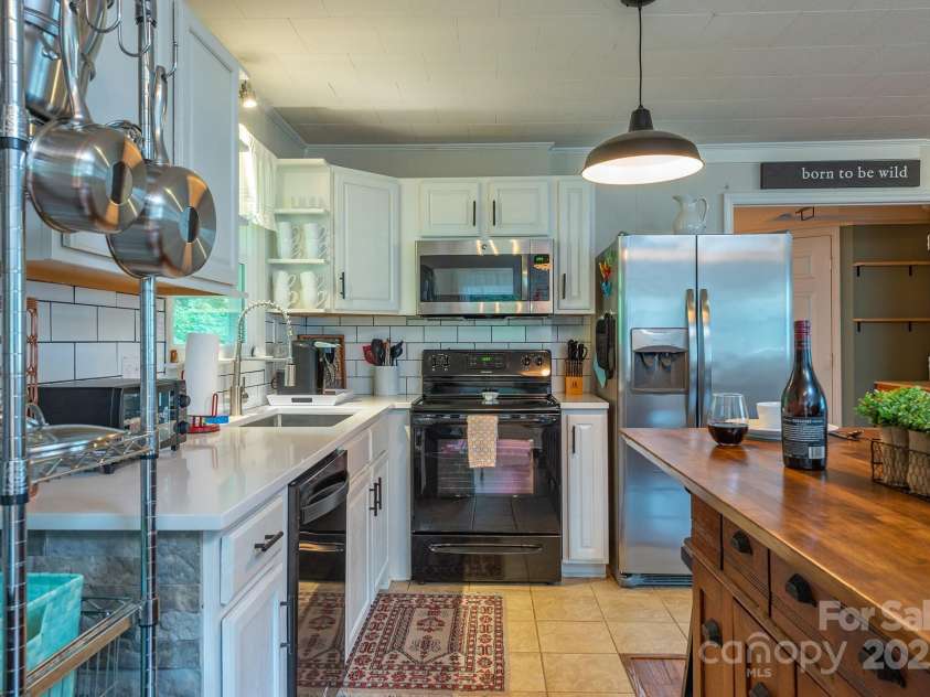 24 Baldridge Drive, Burnsville, NC 28714.  MLS# CAR4240901, YatesRealty ID 5832. 