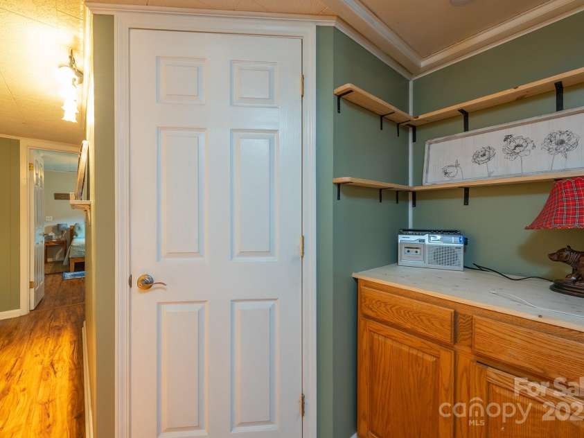 24 Baldridge Drive, Burnsville, NC 28714.  MLS# CAR4240901, YatesRealty ID 5832. 