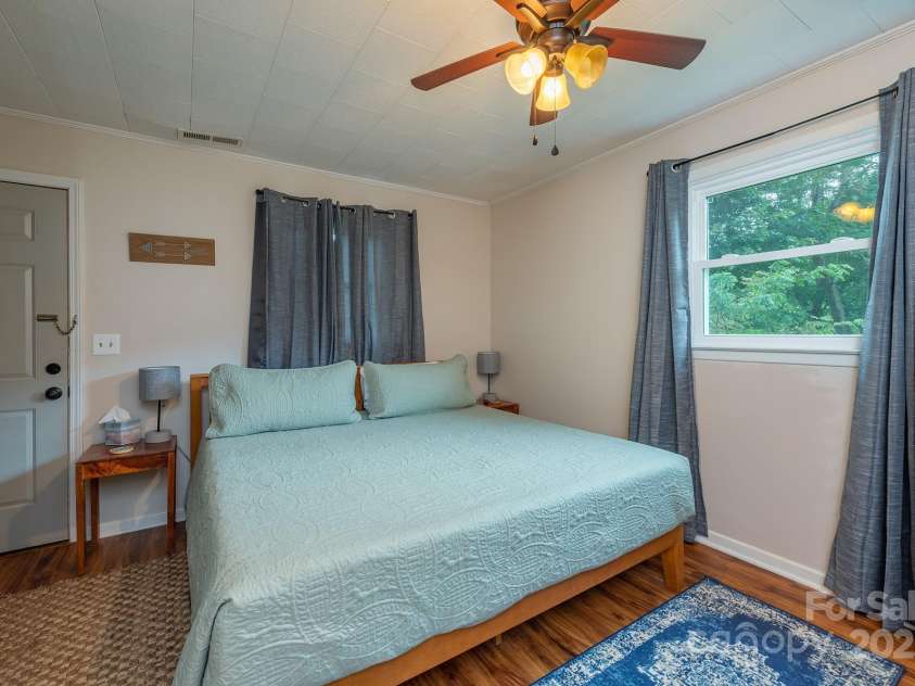 24 Baldridge Drive, Burnsville, NC 28714.  MLS# CAR4240901, YatesRealty ID 5832. 