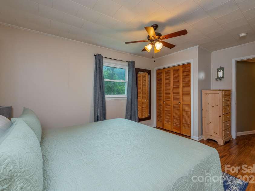24 Baldridge Drive, Burnsville, NC 28714.  MLS# CAR4240901, YatesRealty ID 5832. 