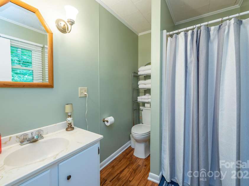 24 Baldridge Drive, Burnsville, NC 28714.  MLS# CAR4240901, YatesRealty ID 5832. 