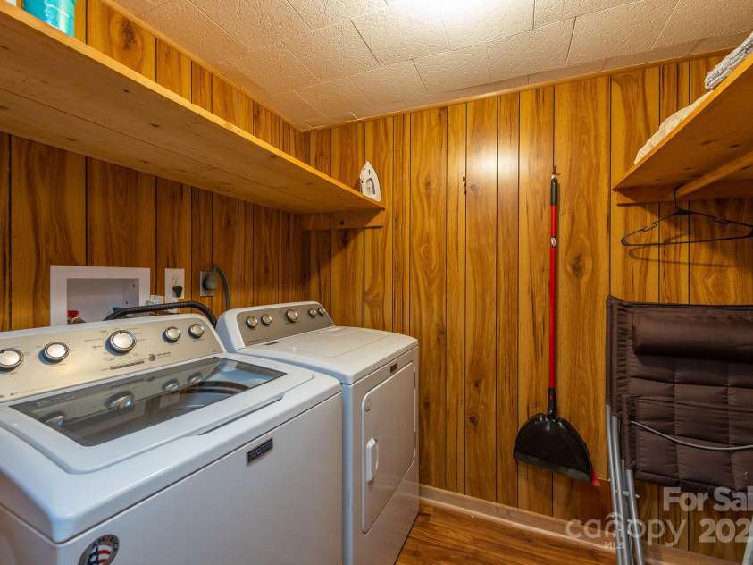 24 Baldridge Drive, Burnsville, NC 28714.  MLS# CAR4240901, YatesRealty ID 5832. 
