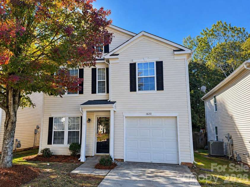 1620 Lynford Drive, Charlotte, NC 28215.  MLS# CAR4437273, YatesRealty ID 58324. 