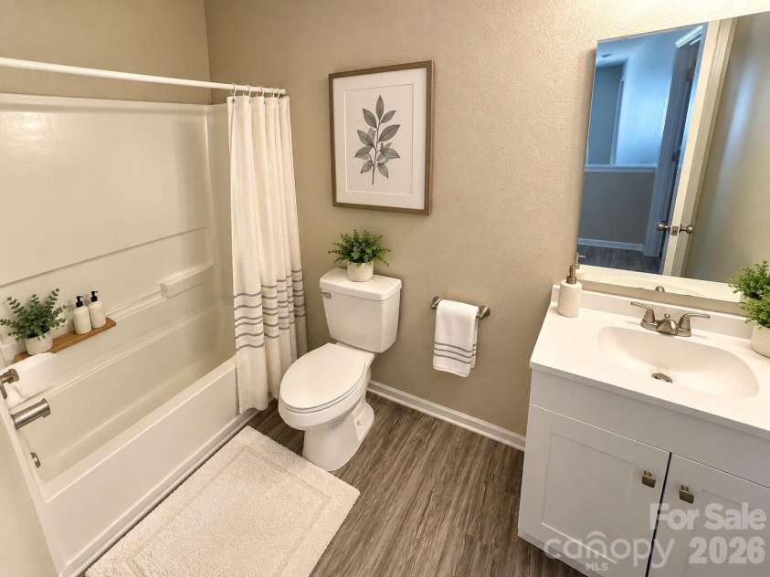 1620 Lynford Drive, Charlotte, NC 28215.  MLS# CAR4437273, YatesRealty ID 58324. 