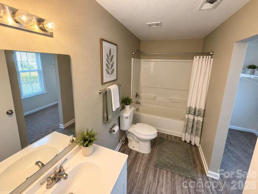 1620 Lynford Drive, Charlotte, NC 28215.  MLS# CAR4437273, YatesRealty ID 58324. 
