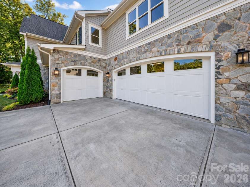 3416 Little Hope Road, Charlotte, NC 28209.  MLS# CAR4432413, YatesRealty ID 58327. 