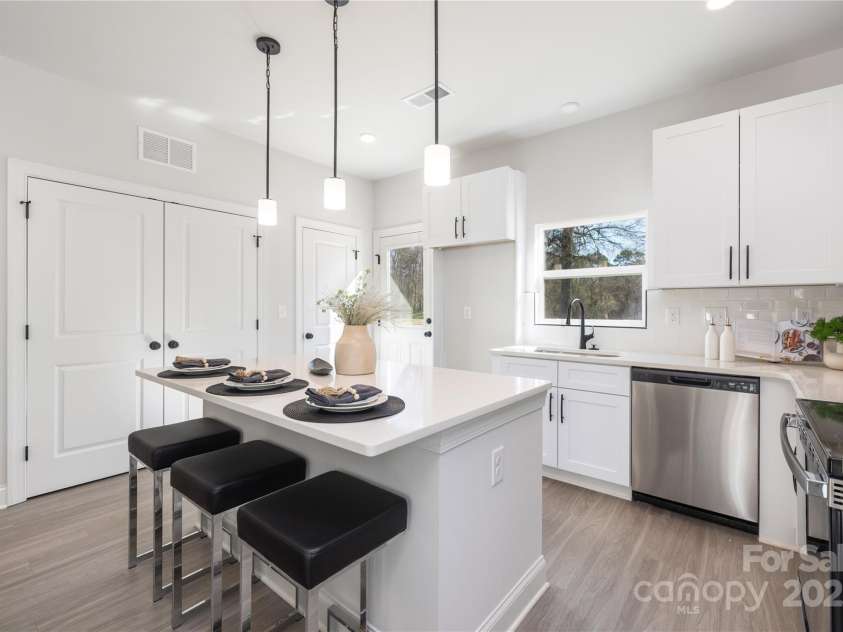 4907 Victoria Avenue, Charlotte, NC 28269.  MLS# CAR4246565, YatesRealty ID 5833. 