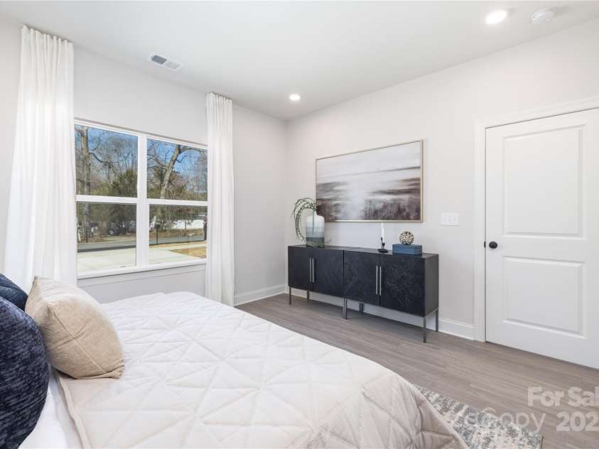 4907 Victoria Avenue, Charlotte, NC 28269.  MLS# CAR4246565, YatesRealty ID 5833. 