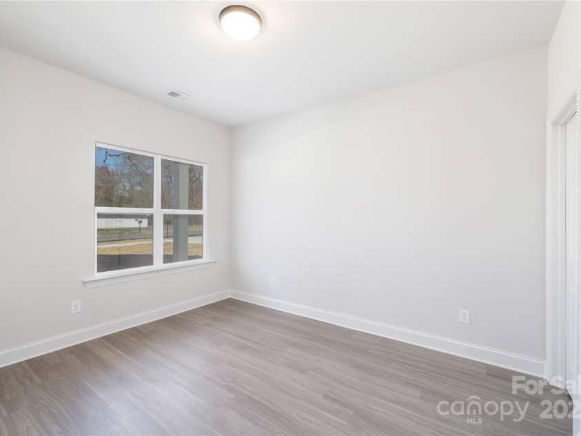 4907 Victoria Avenue, Charlotte, NC 28269.  MLS# CAR4246565, YatesRealty ID 5833. 
