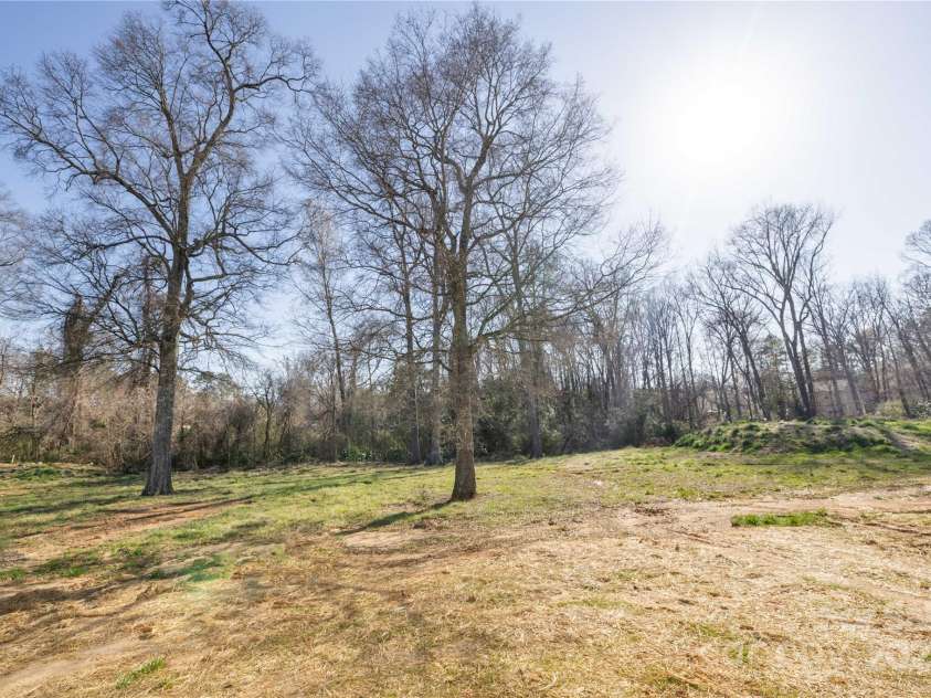 4907 Victoria Avenue, Charlotte, NC 28269.  MLS# CAR4246565, YatesRealty ID 5833. 
