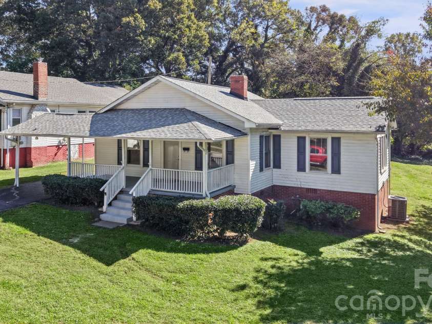628 Front Street, Statesville, NC 28677.  MLS# CAR4437068, YatesRealty ID 58330. 