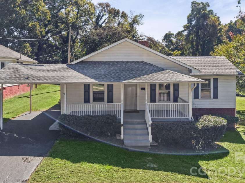 628 Front Street, Statesville, NC 28677.  MLS# CAR4437068, YatesRealty ID 58330. 