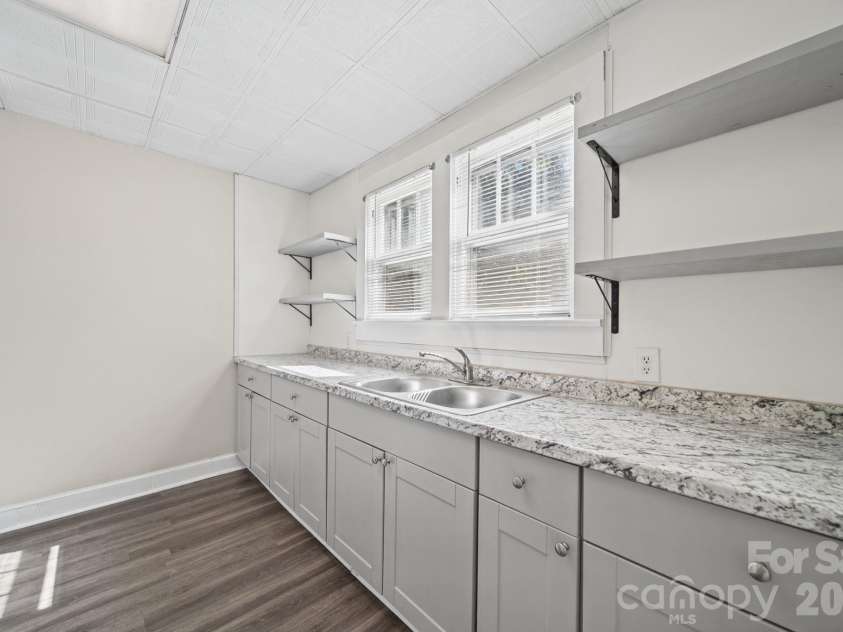 628 Front Street, Statesville, NC 28677.  MLS# CAR4437068, YatesRealty ID 58330. 