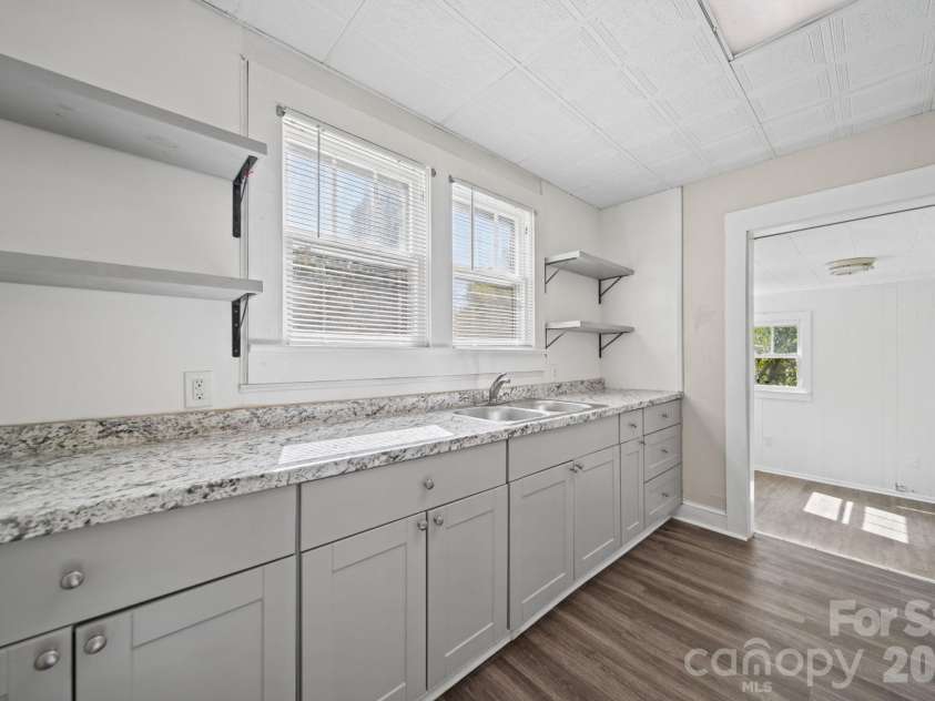 628 Front Street, Statesville, NC 28677.  MLS# CAR4437068, YatesRealty ID 58330. 