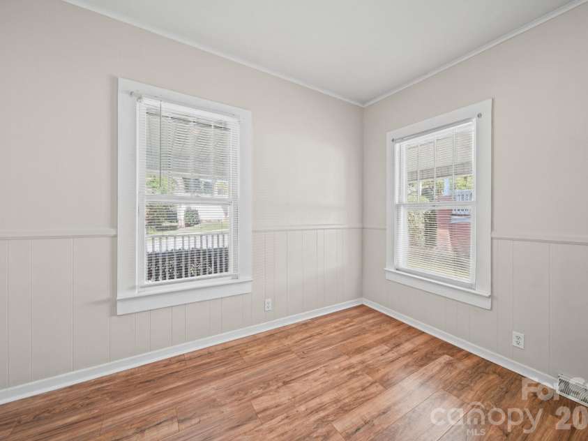 628 Front Street, Statesville, NC 28677.  MLS# CAR4437068, YatesRealty ID 58330. 