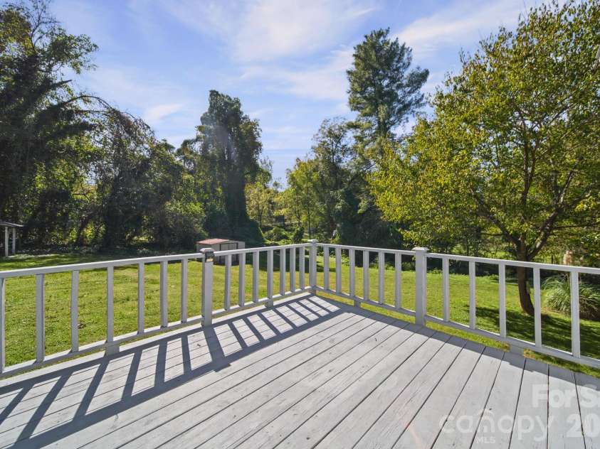 628 Front Street, Statesville, NC 28677.  MLS# CAR4437068, YatesRealty ID 58330. 