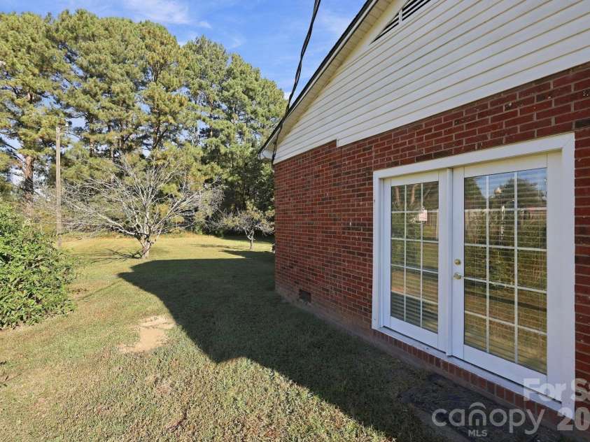 1140 Upper Palmer Road, Salisbury, NC 28146.  MLS# CAR4426041, YatesRealty ID 58332. Left side