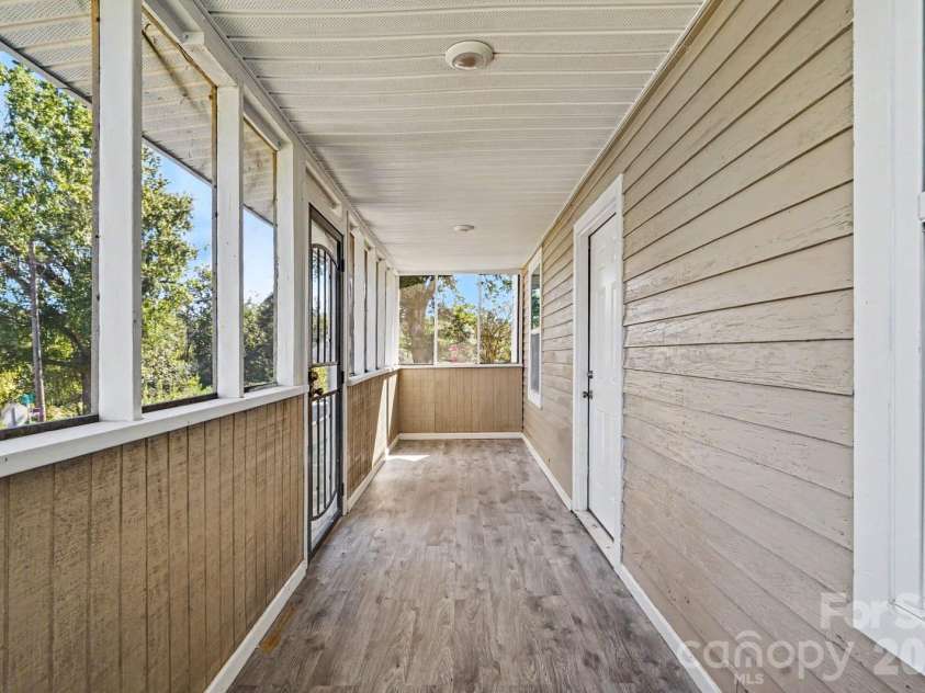 38 Pine Street, Great Falls, SC 29055.  MLS# CAR4436068, YatesRealty ID 58336. 