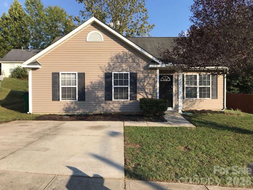 4631 Palm Breeze Lane, Charlotte, NC 28208.  MLS# CAR4437444, YatesRealty ID 58346. 