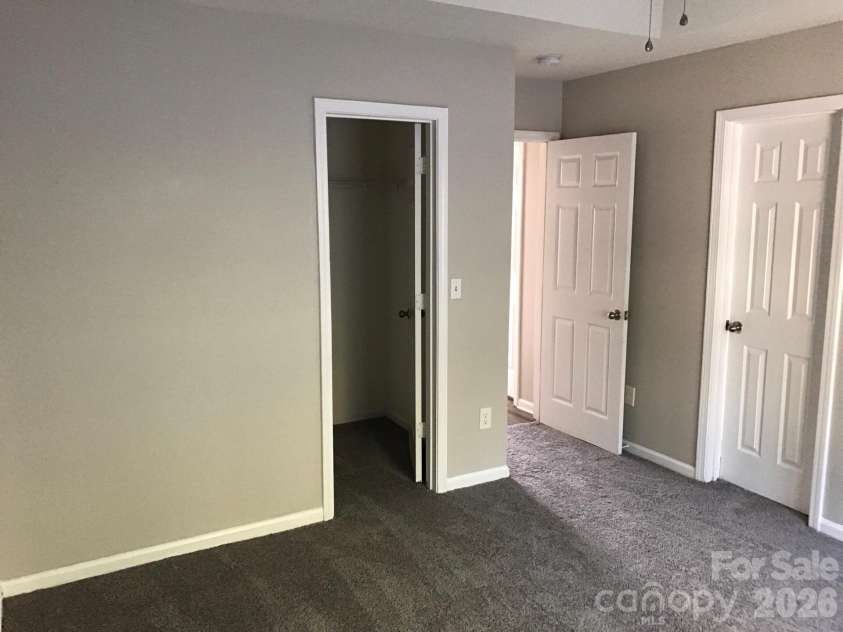 4631 Palm Breeze Lane, Charlotte, NC 28208.  MLS# CAR4437444, YatesRealty ID 58346. 