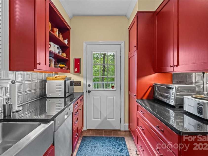 2884 Lake Road, Ridgeway, SC 29130.  MLS# CAR4121250, YatesRealty ID 5835. Butlers Pantry