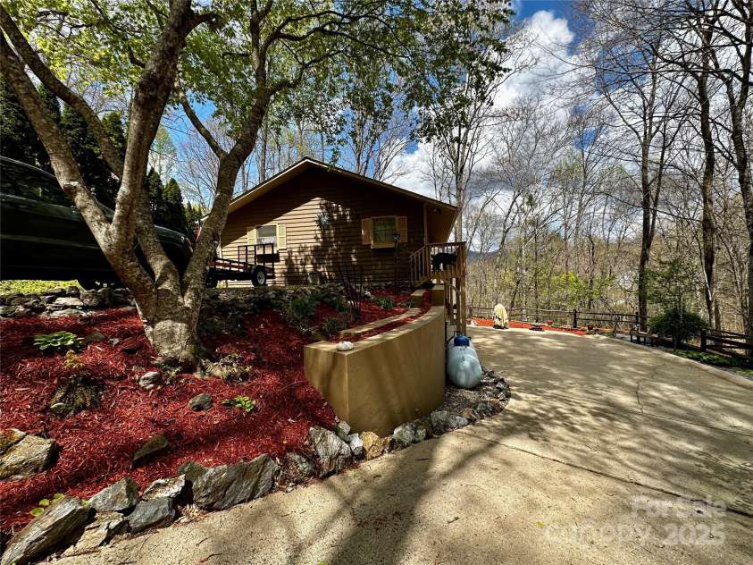45 Pinecrest Drive, Franklin, NC 28734.  MLS# CAR4246439, YatesRealty ID 5835. 