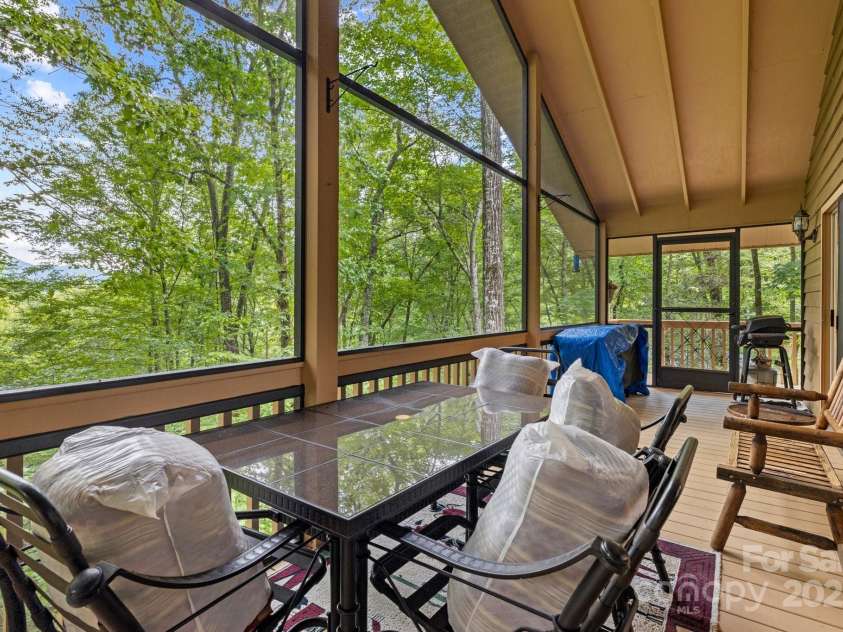 45 Pinecrest Drive, Franklin, NC 28734.  MLS# CAR4246439, YatesRealty ID 5835. 