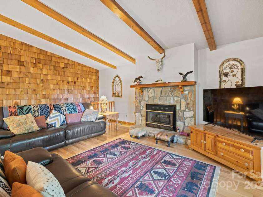 45 Pinecrest Drive, Franklin, NC 28734.  MLS# CAR4246439, YatesRealty ID 5835. 
