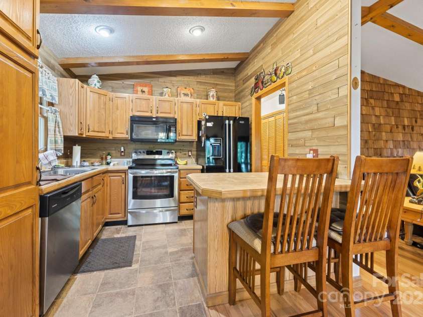 45 Pinecrest Drive, Franklin, NC 28734.  MLS# CAR4246439, YatesRealty ID 5835. 