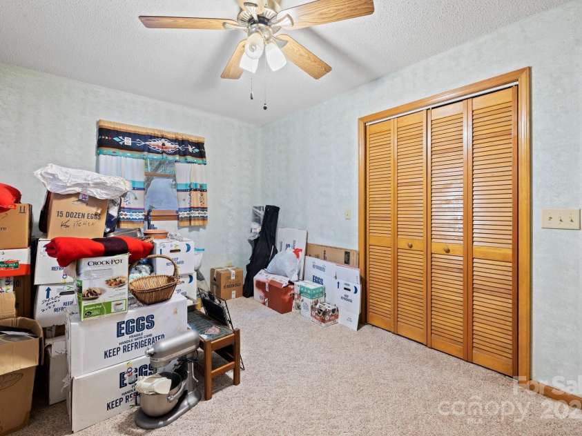 45 Pinecrest Drive, Franklin, NC 28734.  MLS# CAR4246439, YatesRealty ID 5835. 
