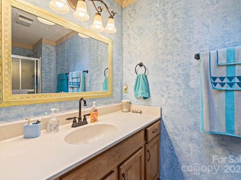 45 Pinecrest Drive, Franklin, NC 28734.  MLS# CAR4246439, YatesRealty ID 5835. 