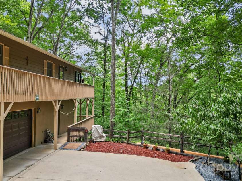 45 Pinecrest Drive, Franklin, NC 28734.  MLS# CAR4246439, YatesRealty ID 5835. 