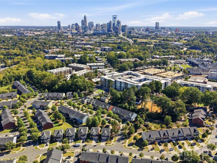 1823 Fleetwood Drive, Charlotte, NC 28208.  MLS# CAR4436511, YatesRealty ID 58359. 