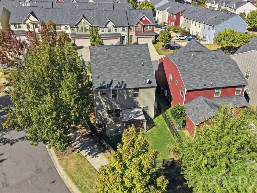 1823 Fleetwood Drive, Charlotte, NC 28208.  MLS# CAR4436511, YatesRealty ID 58359. 