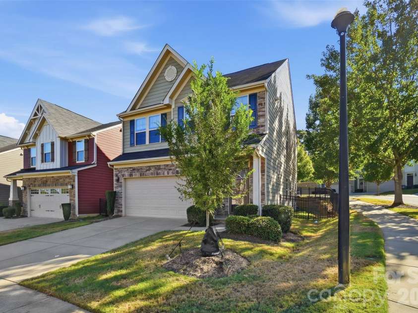1823 Fleetwood Drive, Charlotte, NC 28208.  MLS# CAR4436511, YatesRealty ID 58359. 