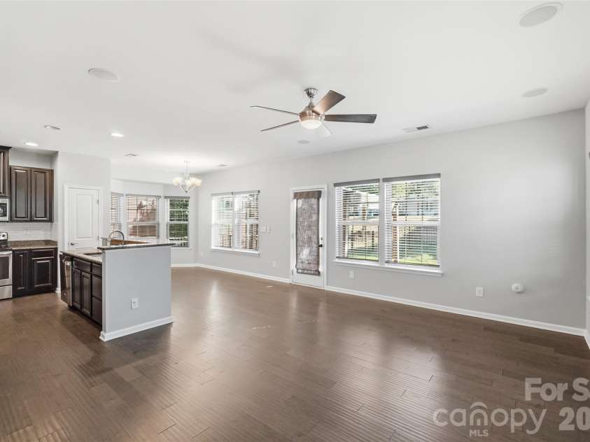 1823 Fleetwood Drive, Charlotte, NC 28208.  MLS# CAR4436511, YatesRealty ID 58359. 