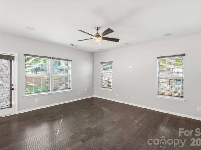 1823 Fleetwood Drive, Charlotte, NC 28208.  MLS# CAR4436511, YatesRealty ID 58359. 