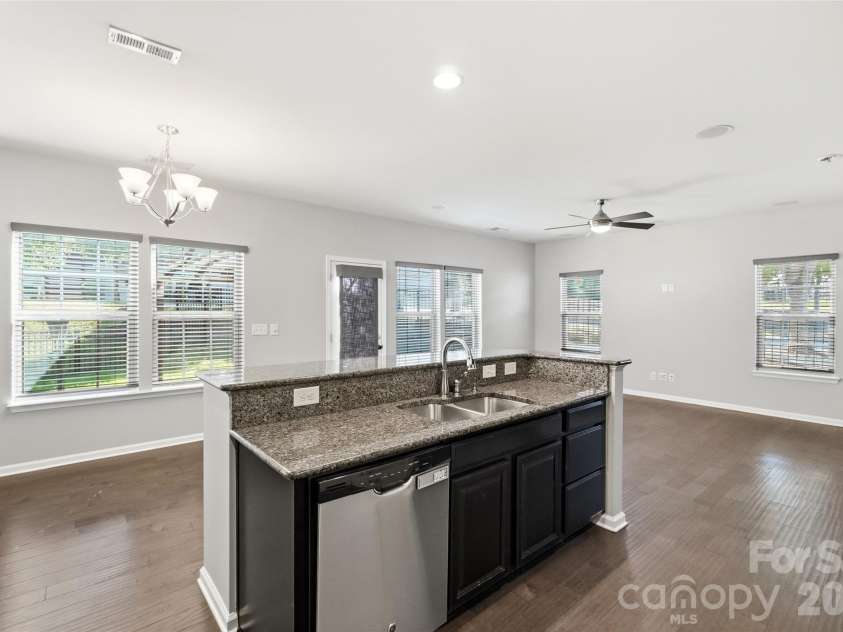 1823 Fleetwood Drive, Charlotte, NC 28208.  MLS# CAR4436511, YatesRealty ID 58359. 