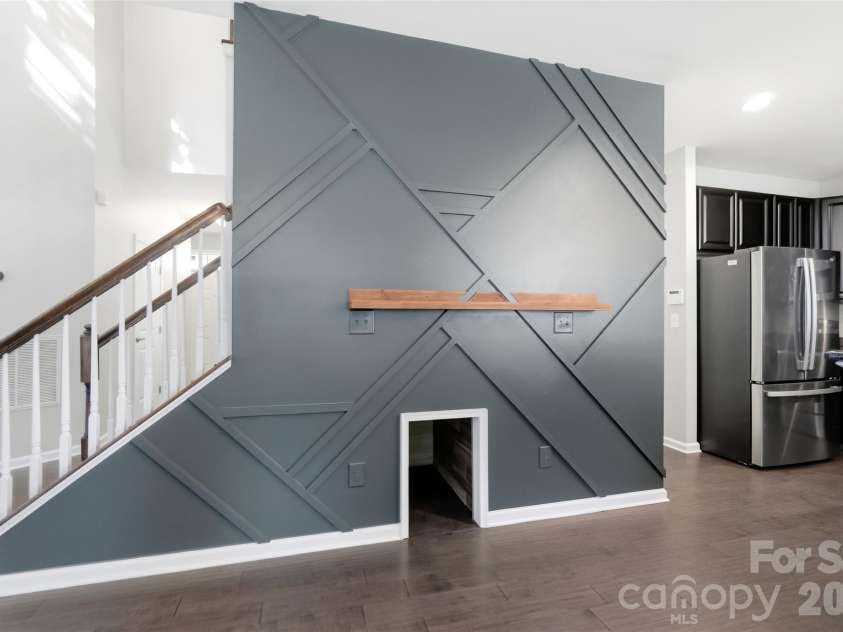 1823 Fleetwood Drive, Charlotte, NC 28208.  MLS# CAR4436511, YatesRealty ID 58359. 