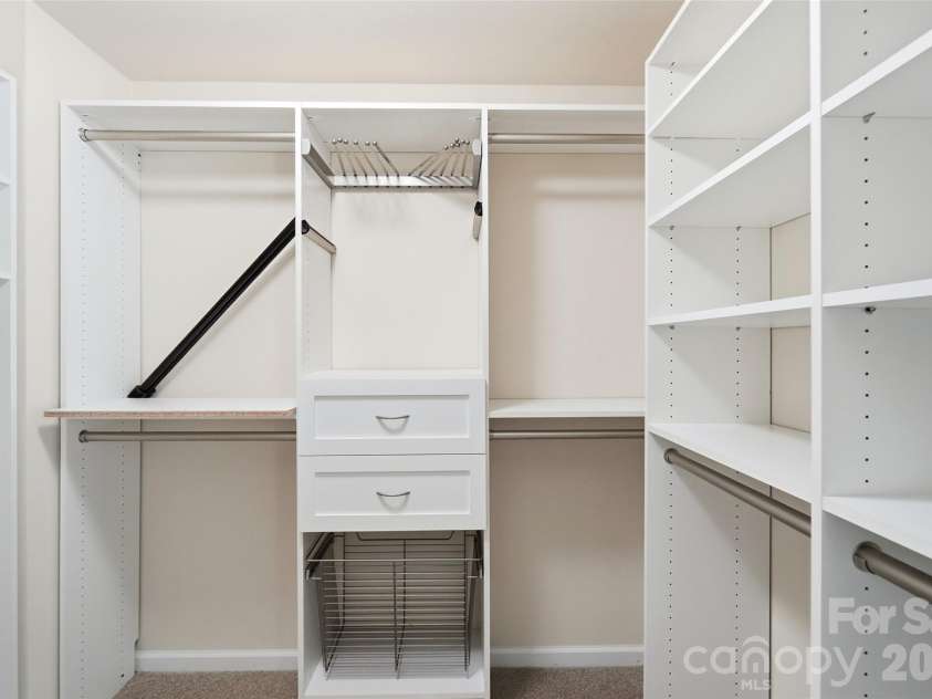 1823 Fleetwood Drive, Charlotte, NC 28208.  MLS# CAR4436511, YatesRealty ID 58359. 