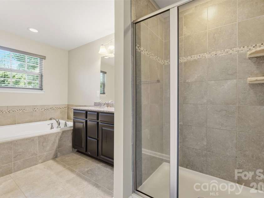 1823 Fleetwood Drive, Charlotte, NC 28208.  MLS# CAR4436511, YatesRealty ID 58359. 